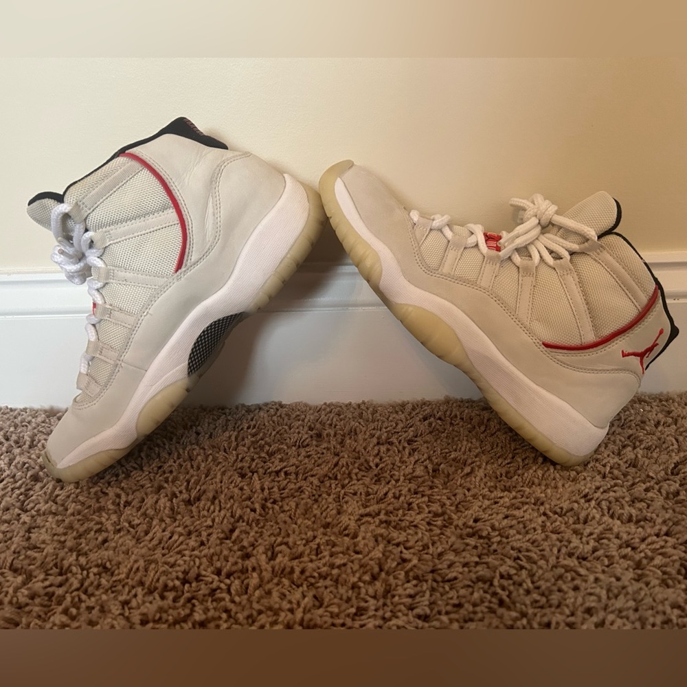 JORDAN 11 RETRO “Platinum Tint” Size 7